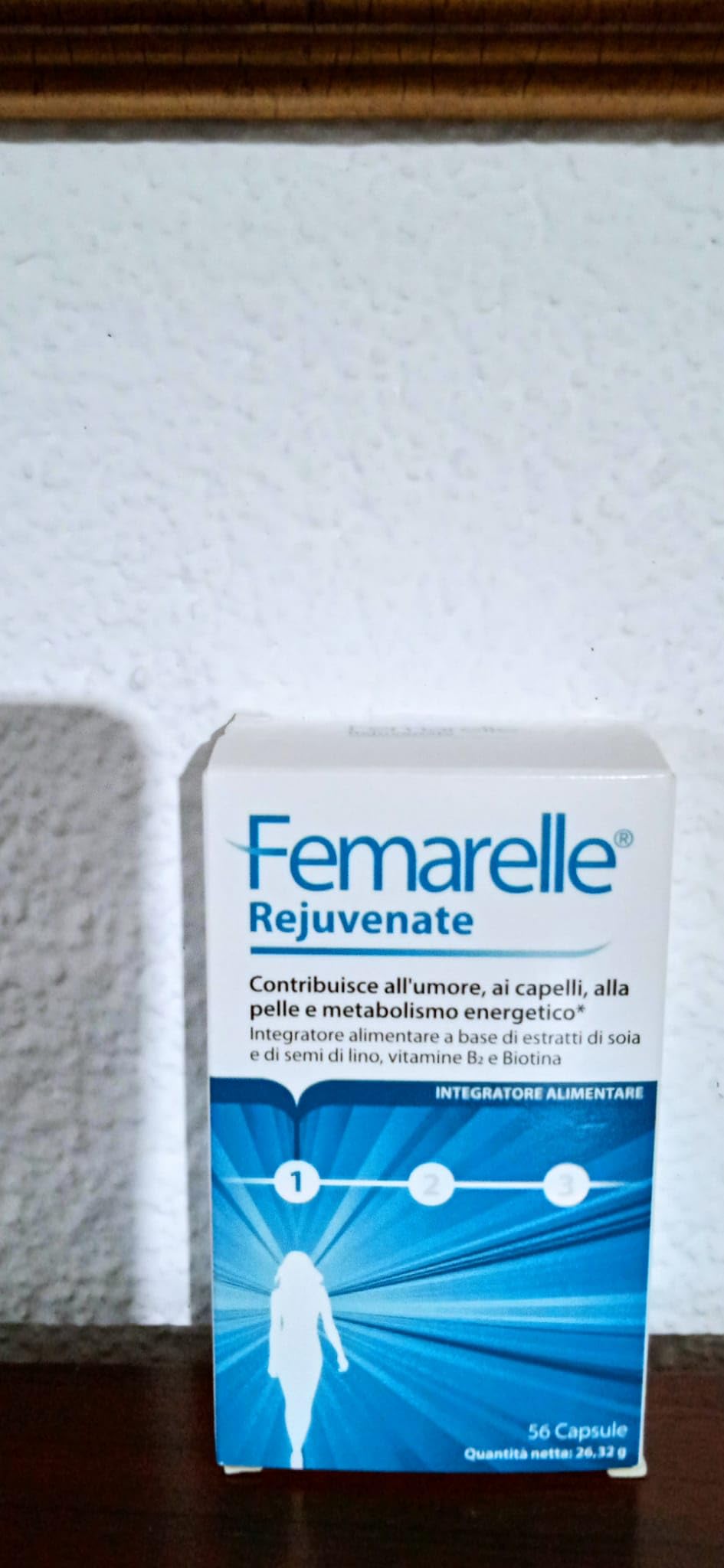 Femarelle Rejuvenate integratore per umore pelle e capelli senza ormoni