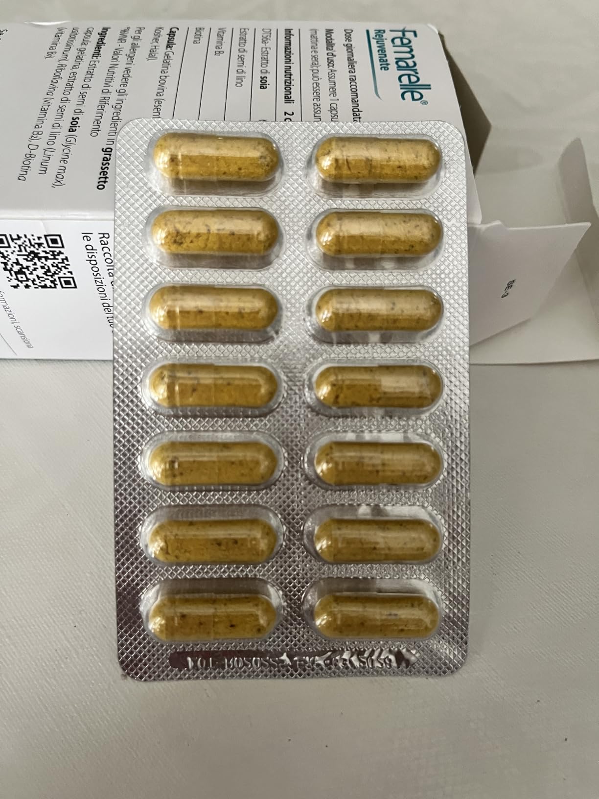 Femarelle Rejuvenate integratore per umore pelle e capelli senza ormoni